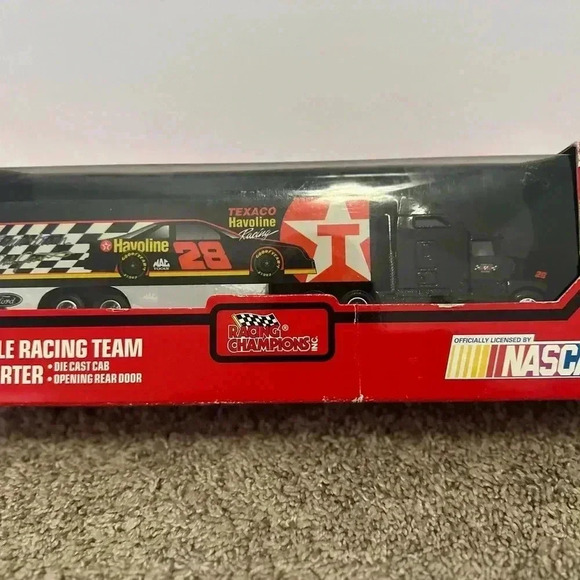 Racing Champions 1995 edition #28 1:64 scale racing team transporter. - Picture 2 of 5